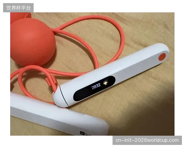 为配合远程教学的数据采集需求，篮球、足球、跳绳等传统体育器材都将被植入传感器，实现与教学系统的联动